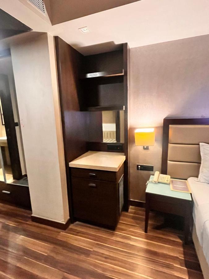 Krios Hotel - Near Sg Highway, Ahmedabad Extérieur photo