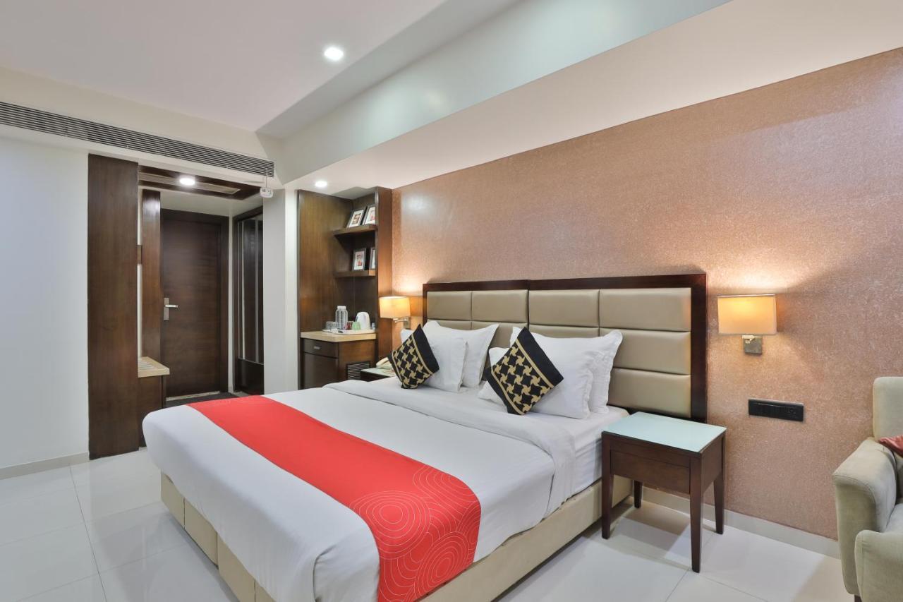 Krios Hotel - Near Sg Highway, Ahmedabad Extérieur photo