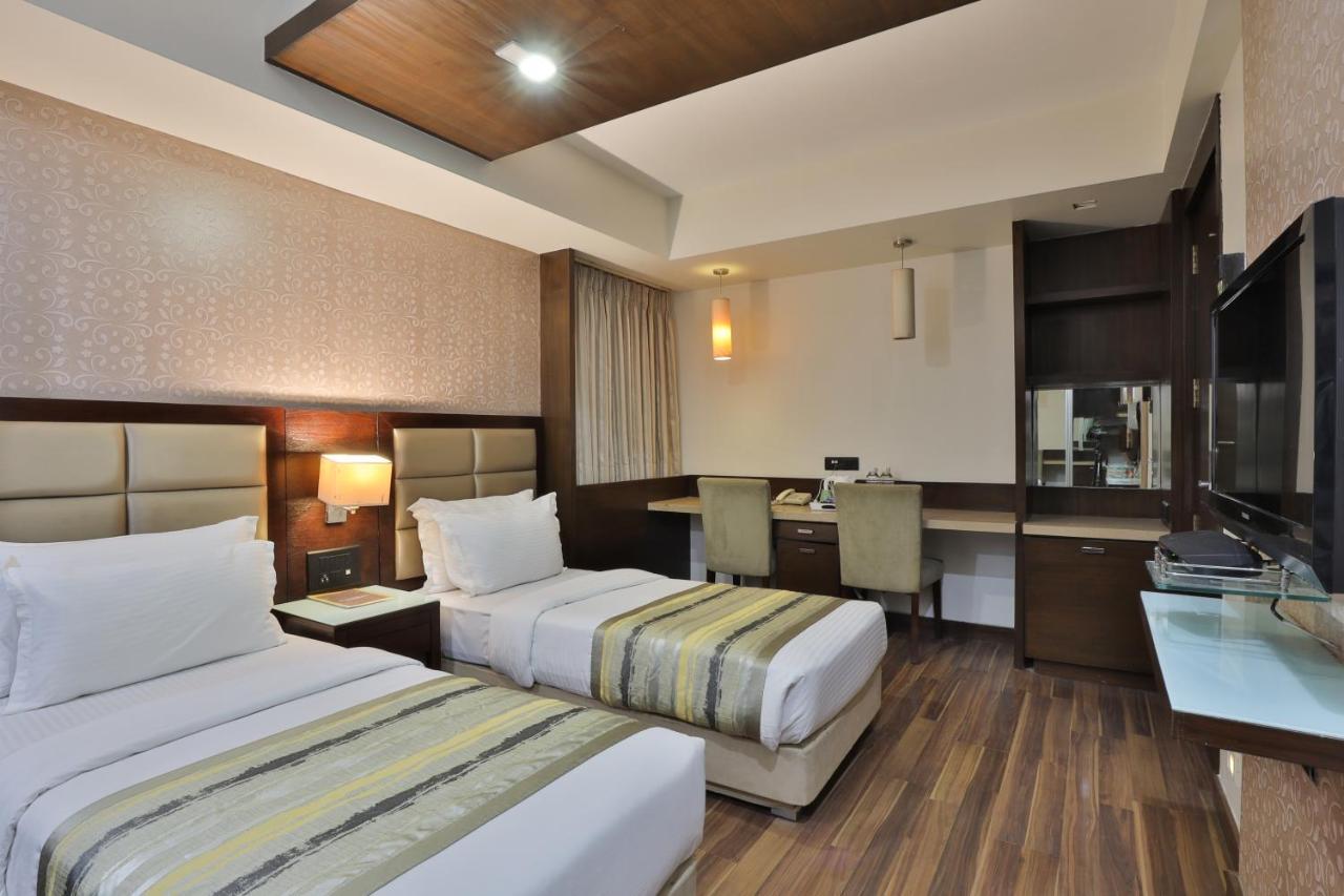 Krios Hotel - Near Sg Highway, Ahmedabad Extérieur photo