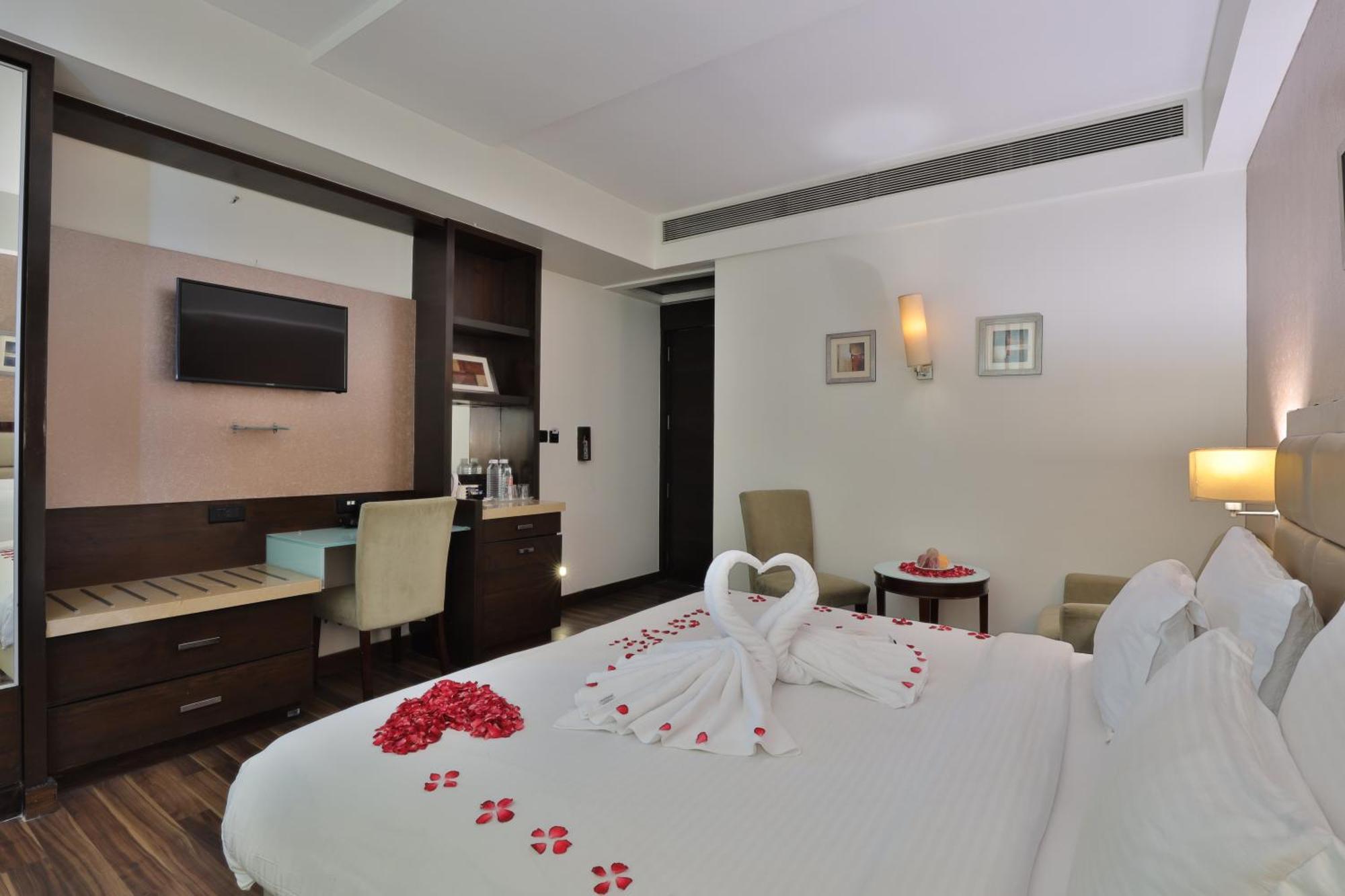 Krios Hotel - Near Sg Highway, Ahmedabad Extérieur photo