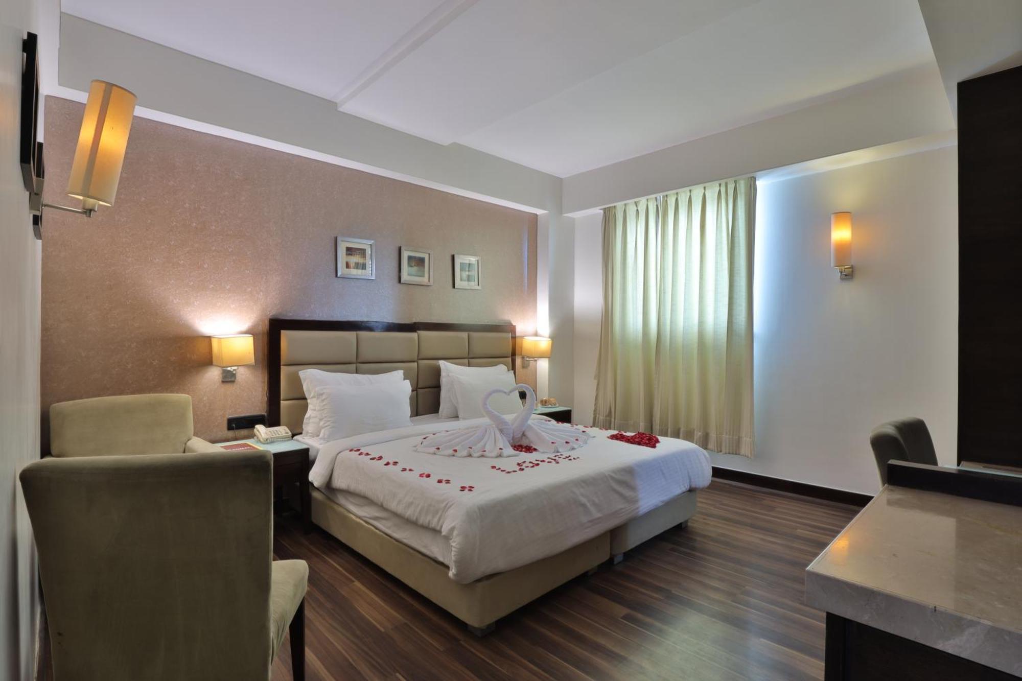 Krios Hotel - Near Sg Highway, Ahmedabad Extérieur photo