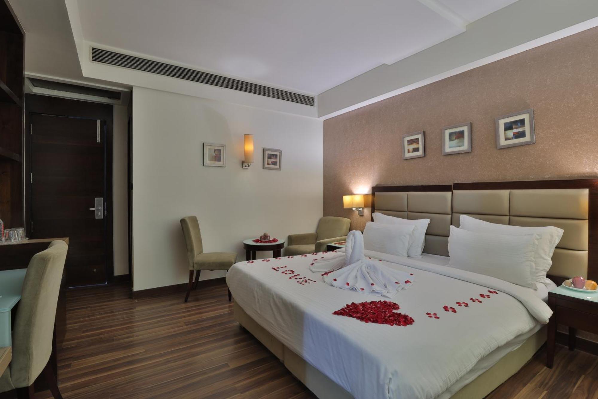 Krios Hotel - Near Sg Highway, Ahmedabad Extérieur photo