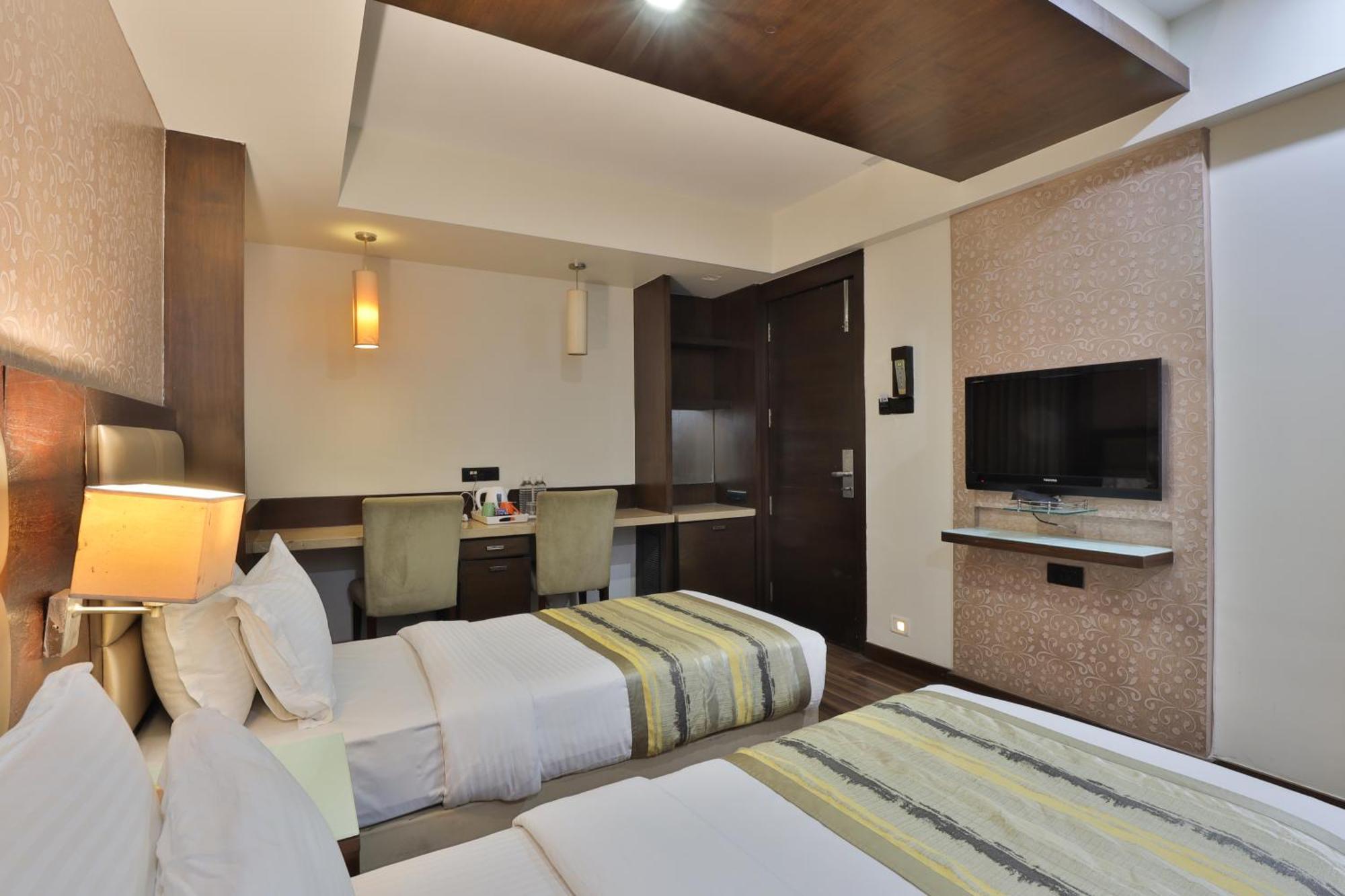 Krios Hotel - Near Sg Highway, Ahmedabad Extérieur photo