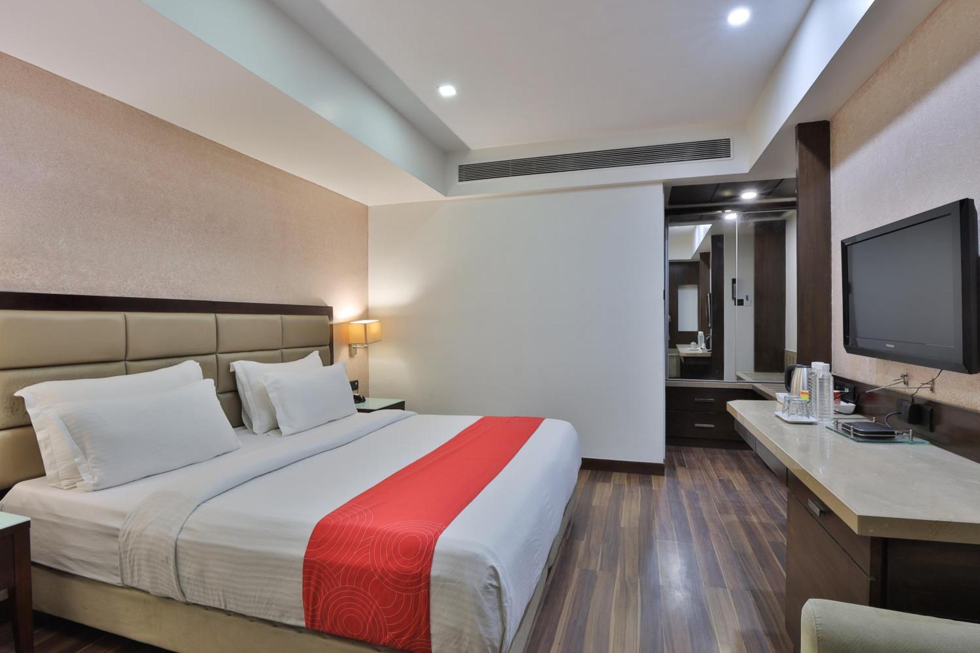 Krios Hotel - Near Sg Highway, Ahmedabad Extérieur photo