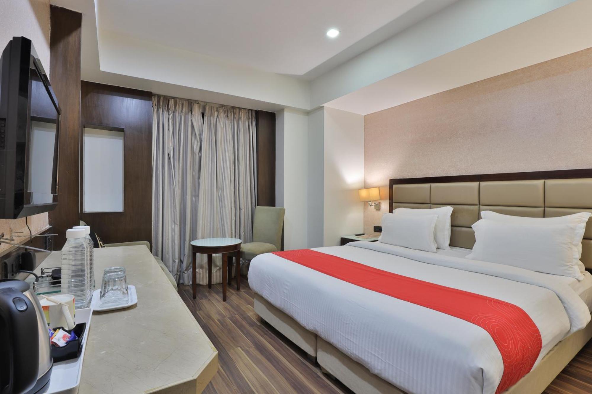 Krios Hotel - Near Sg Highway, Ahmedabad Extérieur photo