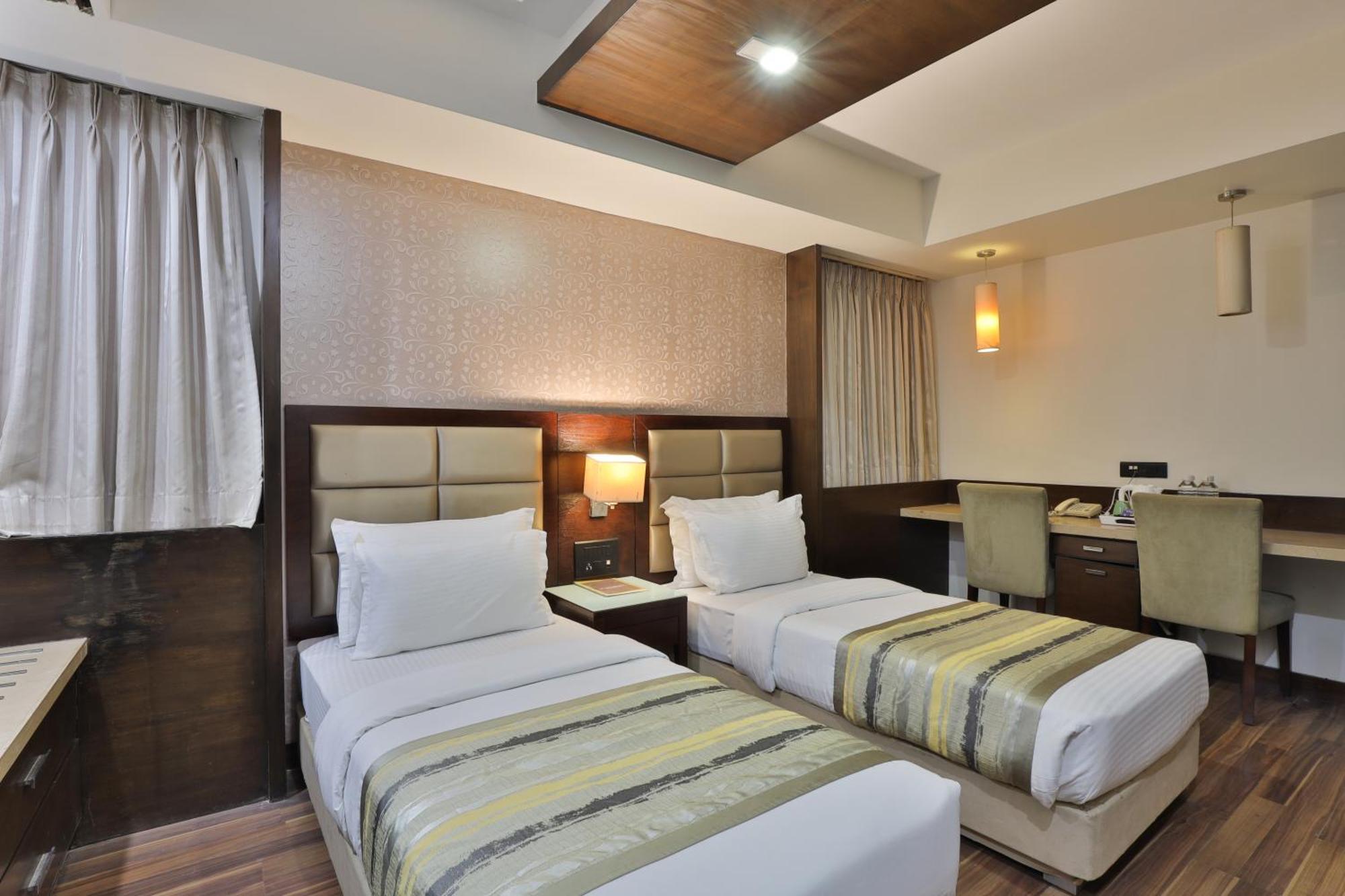 Krios Hotel - Near Sg Highway, Ahmedabad Extérieur photo